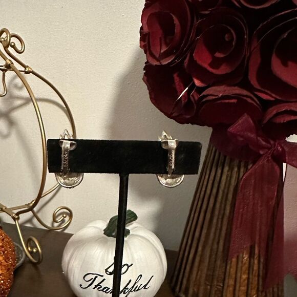 VINTAGE CORO SILVER TONE CLIP EARRINGS - Picture 2 of 3